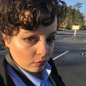 Meet your Posher, Avery